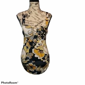 𝅺WOMAN sleeveless  shirt size medium